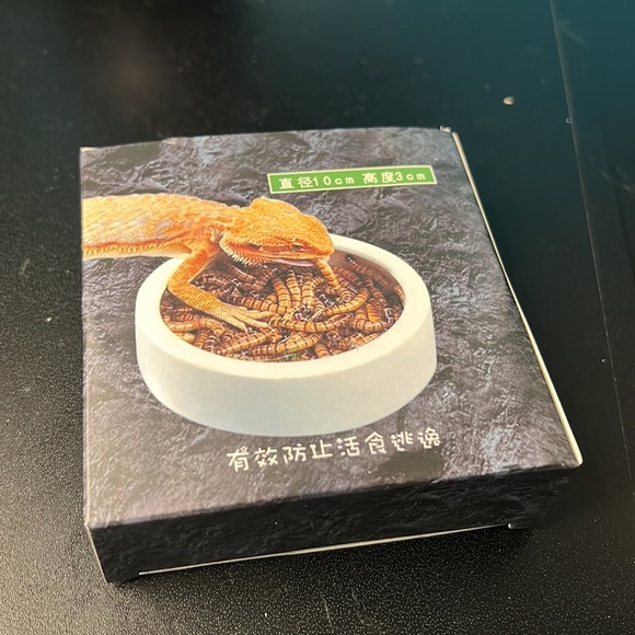 White Ceramic Reptile Food Dish - Picture 4 of 5